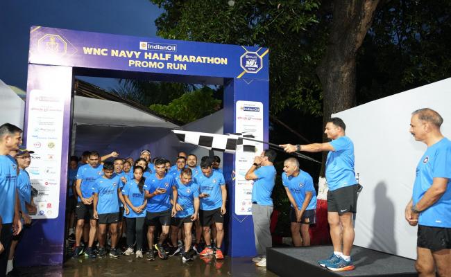 VICE ADMIRAL KRISHNA SWAMINATHAN FLAGS OFF FIRST PROMO RUN FOR 8TH WNC HALF MARATHON AT MUMBAI 
