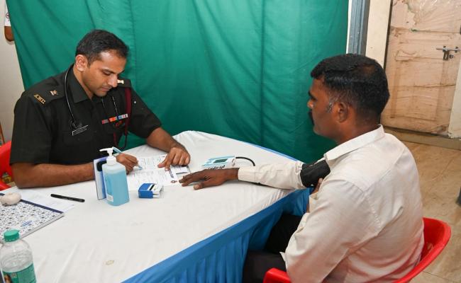 INDIAN NAVY CONDUCTS COMMUNITY MEDICAL CAMPS IN MUMBAI