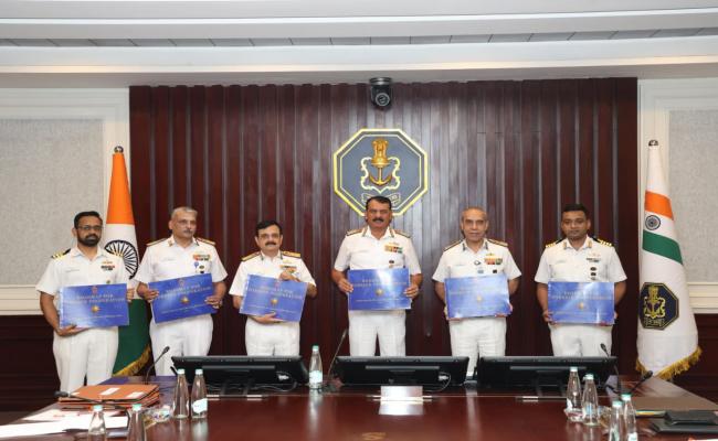 एडमिरल दिनेश के त्रिपाठी द्वारा भारतीय नौसेना के विदेशी सहयोग फ्रेमवर्क का विमोचन
