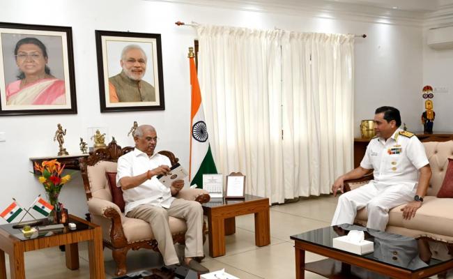 VICE ADMIRAL SAMEER SAXENA FOCINC, SNC CALLED ON HON'BLE GOVERNOR OF KERALA 