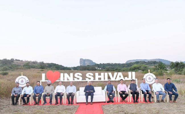 भारत के पूर्व राष्ट्रपति श्री राम नाथ कोविंद ने भा.नौ.पो. शिवाजी का दौरा किया