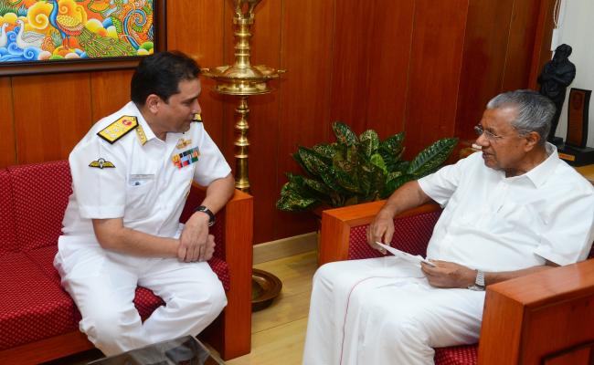 VICE ADMIRAL SAMEER SAXENA FOCINC, SNC CALLED ON THE HON'BLE CHIEF MINISTER OF KERALA 