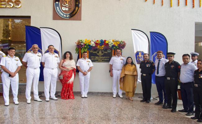 नौसेना प्रमुख एडमिरल दिनेश के त्रिपाठी ने पश्चिमी नौसेना कमान के नए ऑफिसर्स मेस टावर सुमेरु का उद्घाटन किया
