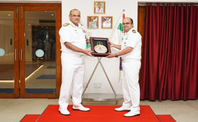 VICE ADMIRAL SANJAY BHALLA, FOCINC, EAST FELICITATED NAVAL OFFICERS OF EASTERN NAVAL COMMAND RETIRING FROM SERVICE AT VISAKHAPATNAM