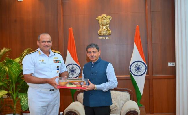 पूर्वी नौसेना कमान के फ्लैग ऑफिसर कमांडिंग-इन-चीफ ने तमिलनाडु के माननीय राज्यपाल महामहिम तिरु आर.एन. रवि से भेंट की