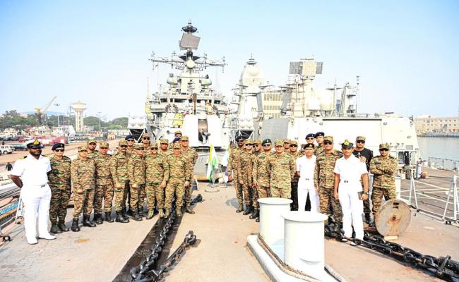 VISIT OF ADVANCE AD COURSE OFFICERS TO EASTERN NAVAL COMMAND