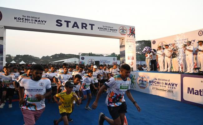 दक्षिणी नौसेना कमान के तत्वावधान में आयोजित कोच्चि नेवी मैराथन का छठा संस्करण