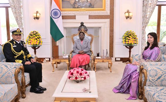 FOCINC ENC ACCOMPANIED BY MRS PRIYA BHALLA PRESIDENT NWWA (ER) CALLED ON THE HON’BLE PRESIDENT OF INDIA SMT DROUPADI MURMU