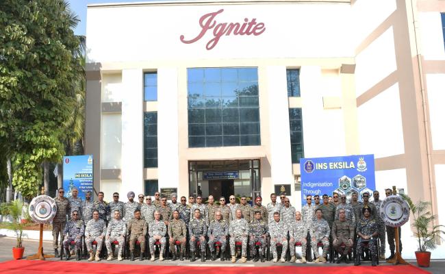 OFFICERS OF THE HIGHER AIR COMMAND COURSE VISITED EASTERN NAVAL COMMAND