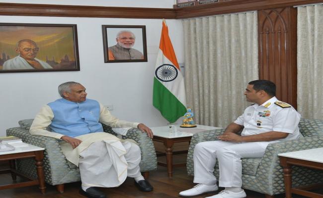 FLAG OFFICER COMMANDING GUJARAT NAVAL AREA, CALLED ON HIS EXCELLENCY SHRI ACHARYA DEVVRAT, HON'BLE GOVERNOR OF GUJARAT