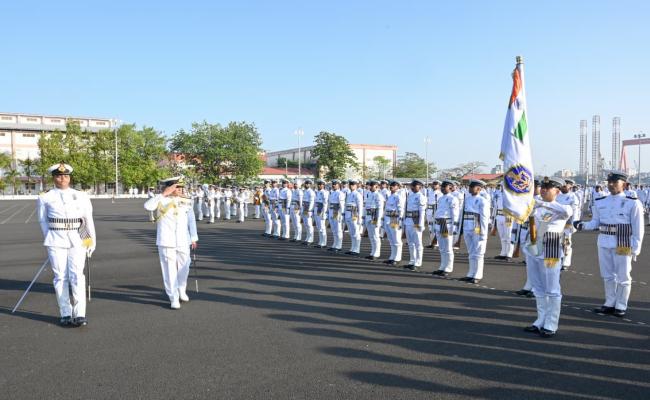 FOCINC, SNC PAID HOMAGE AT SNC WAR MEMORIAL AND REVIEWED THE CEREMONIAL PARADE AT NAVAL BASE, KOCHI