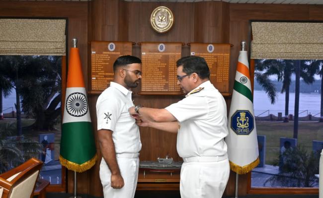 FOCINC, SNC PRESENTED THE MASHAAL BADGE TO THE WINNER OF THE INDIAN NAVY ESSAY COMPETITION FOR SAILORS 2025