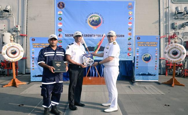 MAURITIUS COAST GUARD JOIN THE HARBOUR TRAINING PHASE OF IOS SAGAR 2026 AT SOUTHERN NAVAL COMMAND, KOCHI.