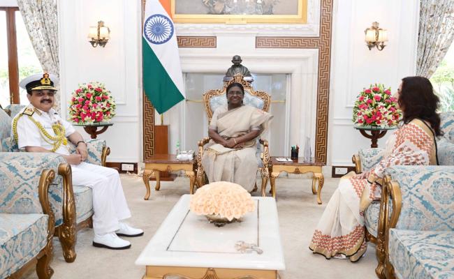 VCNS AND VICE PRESIDENT NWWA CALLED ON THE HON'BLE PRESIDENT OF INDIA, SMT DROUPADI MURMU, AT RASHTRAPATI BHAVAN