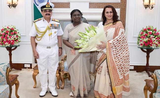 VCNS AND VICE PRESIDENT NWWA CALLED ON THE HON'BLE PRESIDENT OF INDIA, SMT DROUPADI MURMU, AT RASHTRAPATI BHAVAN