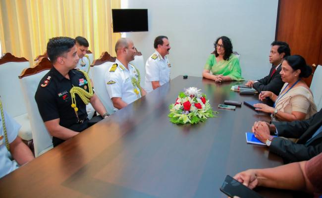 ADMIRAL DINESH K TRIPATHI, CNS CALLED ON HON. DR HARINI AMARASURIYA, PRIME MINISTER OF SRI LANKA, IN COLOMBO ON 23 SEPTEMBER 2025