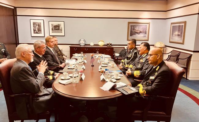 नौसेना प्रमुख एडमिरल दिनेश के. त्रिपाठी ने अमेरिका के फोर्ट लेस्ली जे. मैकनैर स्थित राष्ट्रीय रक्षा विश्वविद्यालय का दौरा किया।