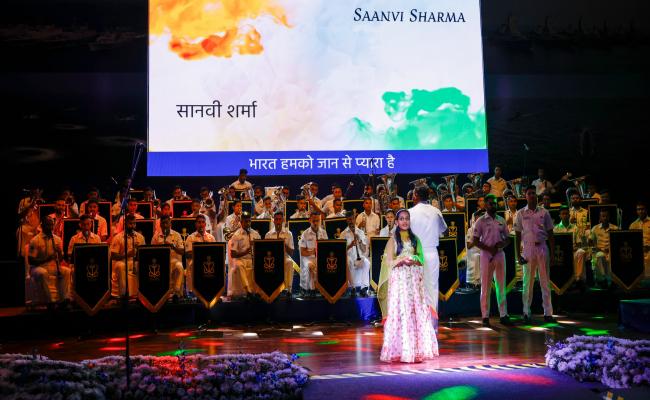  संगीत की धुनें, शास्त्रीय और समकालीन रचनाओं का एक आदर्श मिश्रण थीं, जो उनकी बहुमुखी प्रतिभा और विविध शैलियों पर महारत को दर्शाती थीं, साथ ही हमारी समुद्री विरासत और राष्ट्र के प्रति अटूट प्रतिबद्धता को श्रद्धांजलि भी थीं। बैंड का प्रदर्शन केवल एक वार्षिक समारोह नहीं था, यह संगीत, कला और संस्कृति की एकजुट करने वाली शक्ति का उत्सव था, जो सभी उपस्थित लोगों पर एक अमिट छाप छोड़ गया।