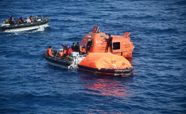 has safely rescued 18 out of 22 crew members of Singaporean Flagged #MVWanHai 503