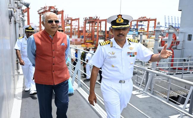 INS JYOTI HOSTS INDIAN HIGH COMMISSIONER IN COLOMBO DURING SLINEX-25 NAVAL EXERCISE