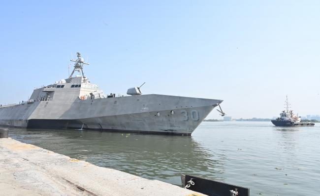 यूएसएस कैनबरा का कोच्चि दौरा