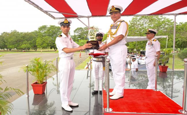 नौसेना पायलटों की पासिंग आउट परेड भा.नौ.पो. राजाली, अरक्कोनम में 09 जून 25 को