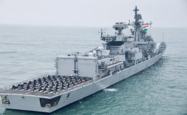 भारतीय नौसेना 11,000 से अधिक नौसेना कर्मियों और परिवारों की भागीदारी के साथ योगांध्र में शामिल हुई