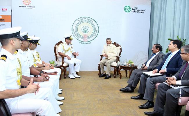 VICE ADMIRAL SANJAY BHALLA, FOCINC EASTERN NAVAL COMMAND CALLED ON THE HON'BLE CHIEF MINISTER OF ANDHRA PRADESH