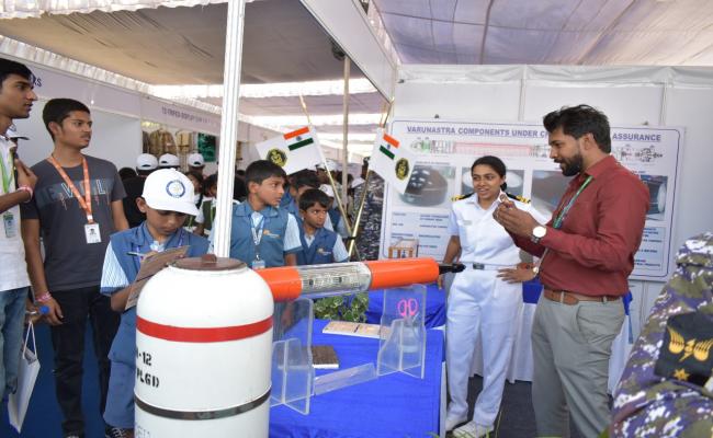 भारतीय नौसेना ने हैदराबाद में ‘विज्ञान वैभव 2025’ में अपनी शक्ति और नवाचार का प्रदर्शन किया