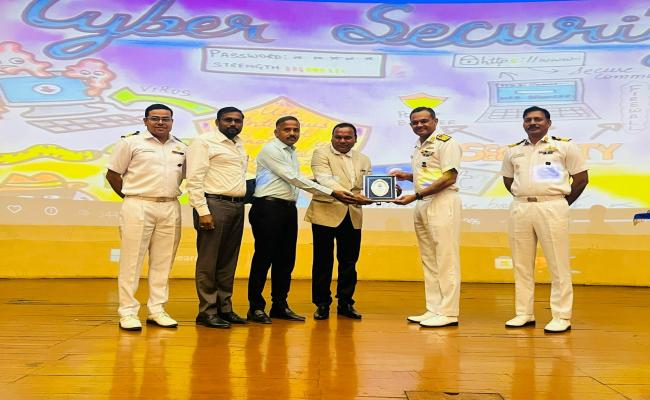 नौसेना स्टेशन करंजा ने 04 मार्च को ए.टी.एस. और साइबर पुलिस विंग, नवी मुंबई के साथ महत्वपूर्ण सुरक्षा एवं साइबर जागरूकता व्याख्यान आयोजित किया