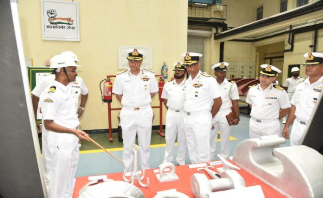 फ्लैग ऑफिसर कमांडिंग इन चीफ (पश्चिम) के पूर्वी नौसेना कमान पर दौरे पर प्रेस विज्ञप्ति