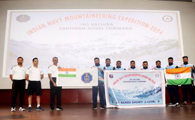 उत्तराखंड के नंदा घुंट  पर्वत पर पर्वतारोहण अभियान