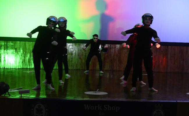    In pursuance of Indian Navy's visionary approach towards inculcating safety culture among naval personnel and the community, a two-day workshop on Road Safety and Prevention of Road Traffic Accidents was conducted for serving personnel of the Eastern Naval Command (ENC) and their families on 5th and 6th February 2025. The workshop led by Dr. Rohit Baluja, President, Institute of Road Traffic Education (IRTE) aimed at generating increased awareness on road safety.      The workshop featured comprehensive 