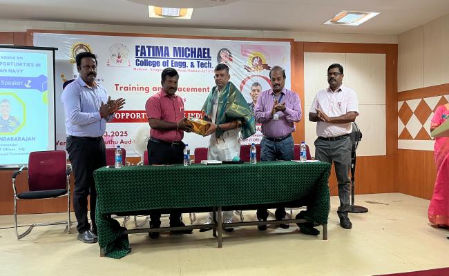 पूर्वी नौसेना कमान ने फातिमा माइकल कॉलेज ऑफ इंजीनियरिंग एंड टेक्नोलॉजी, मदुरै में जागरूकता सत्र आयोजित किया