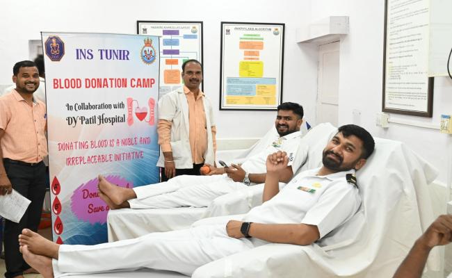 INS TUNIR, IN COLLABORATION WITH DY PATIL HOSPITAL, ORGANISED A BLOOD DONATION CAMP