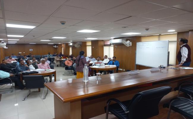 भारतीय नौसेना के 30 रक्षा असैन्य कर्मियों ने 10-14 फरवरी 2025 तक वी.वी.जी.एन.एल.आई., नोएडा में आयोजित “कार्य निष्पादन में सुधार” पर केंद्रित संगठन-विशिष्ट कार्यक्रम (ओ.एस.पी.) में भाग लिया।