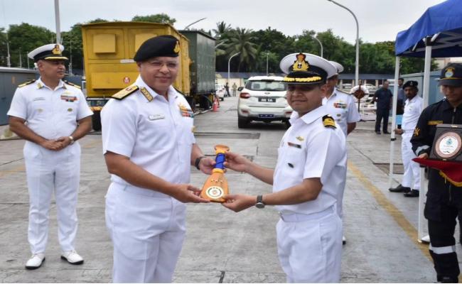 Vice Admiral Rajesh Pendharkar, FOCINC, ENC, Visited INS Karanj