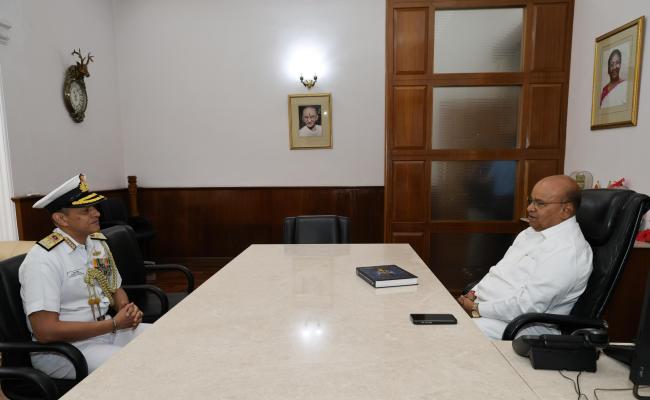 Vadm Sanjay J Singh, FOCINC WNC, Called on Shri Thaawarchand Gehlot, The Hon'ble Governor of Karnataka, on 08 Oct 2024