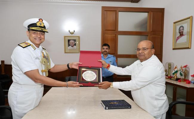 Vadm Sanjay J Singh, FOCINC WNC, Called on Shri Thaawarchand Gehlot, The Hon'ble Governor of Karnataka, on 08 Oct 2024